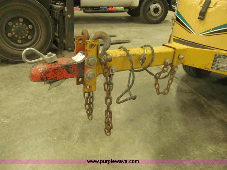 image for item B5471 2005 Vermeer 6" brush chipper