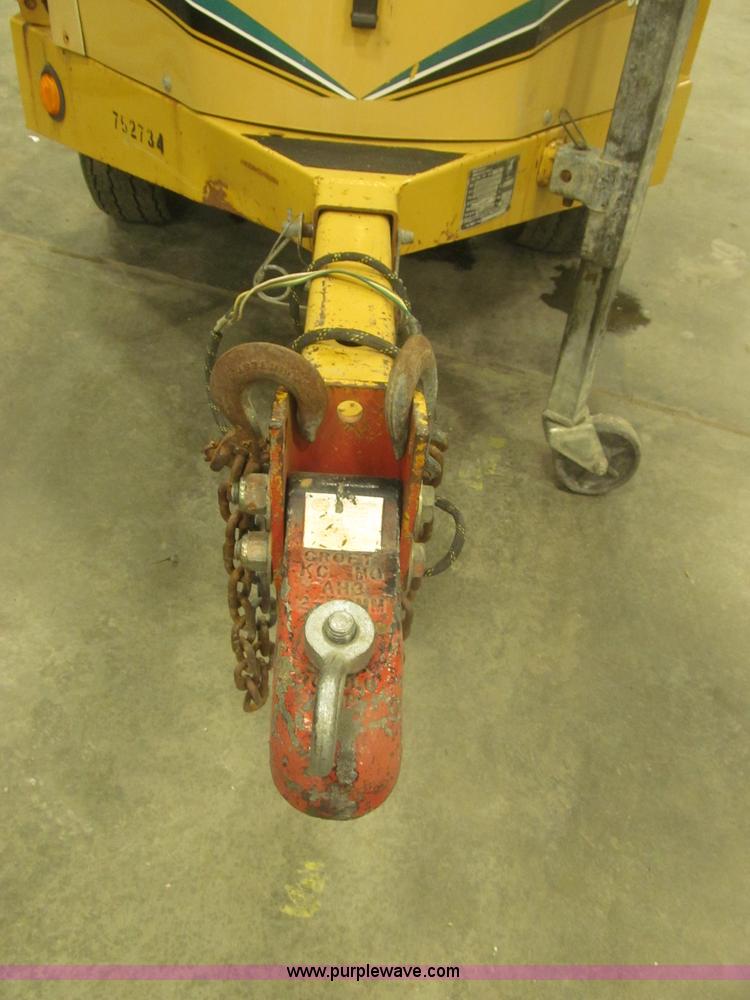 image for item B5471 2005 Vermeer 6" brush chipper