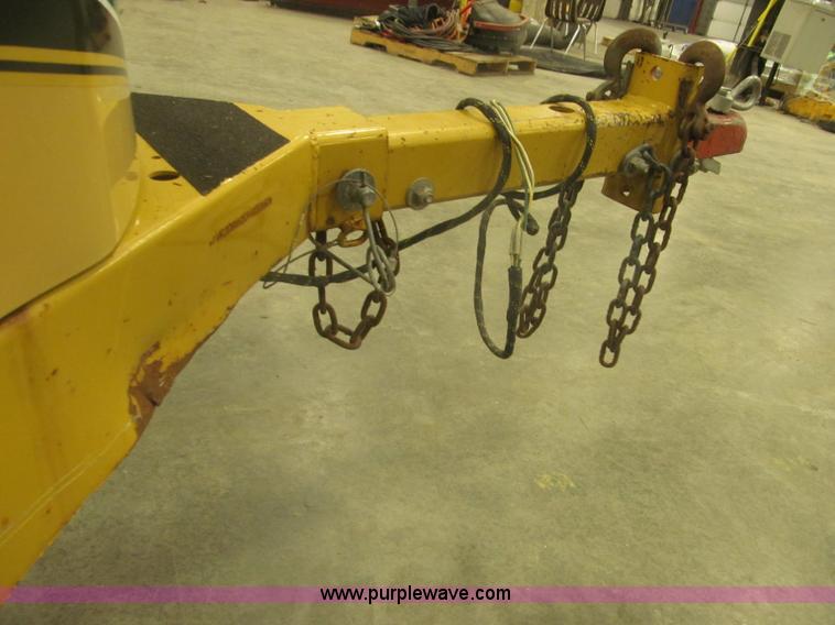 image for item B5471 2005 Vermeer 6" brush chipper