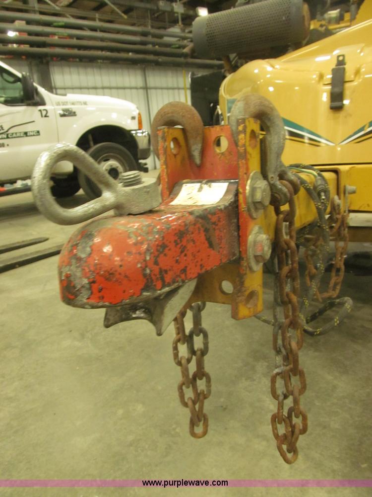 image for item B5471 2005 Vermeer 6" brush chipper