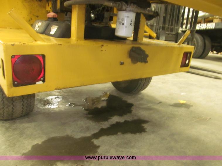 image for item B5471 2005 Vermeer 6" brush chipper