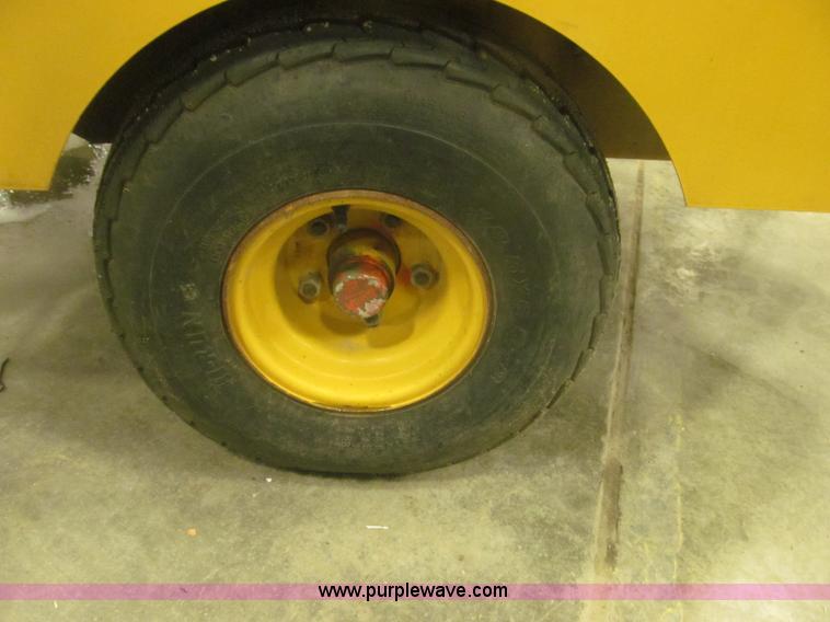 image for item B5471 2005 Vermeer 6" brush chipper