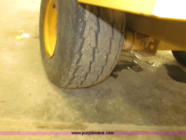 image for item B5471 2005 Vermeer 6" brush chipper