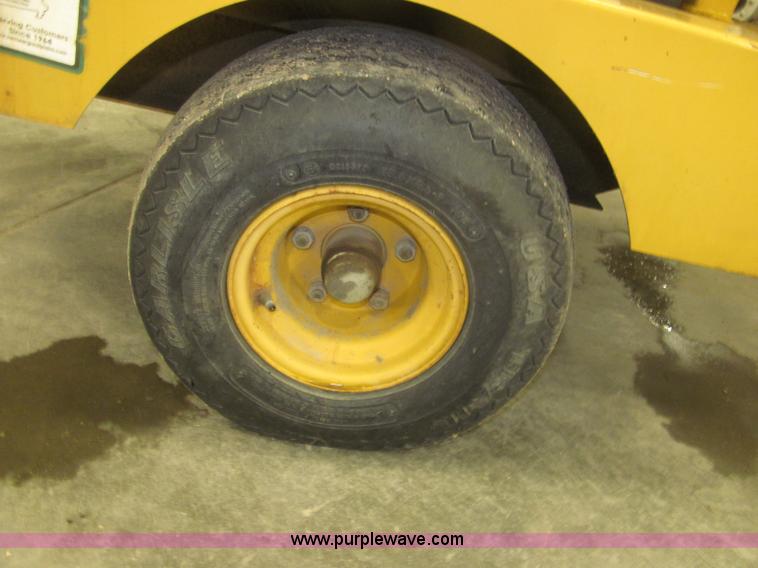 image for item B5471 2005 Vermeer 6" brush chipper