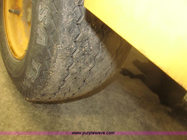 image for item B5471 2005 Vermeer 6" brush chipper