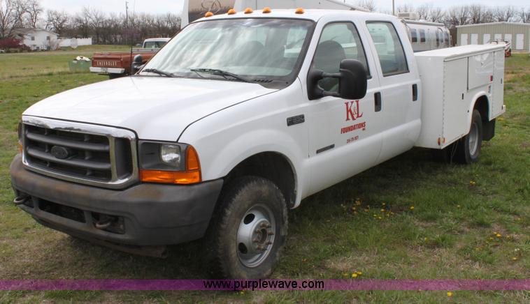 image for item C1057 2001 Ford F350 XL Super Duty Crew Cab pickup truck