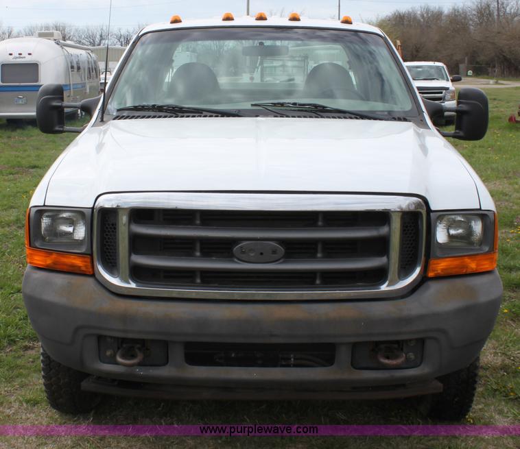 image for item C1057 2001 Ford F350 XL Super Duty Crew Cab pickup truck