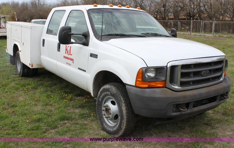 image for item C1057 2001 Ford F350 XL Super Duty Crew Cab pickup truck