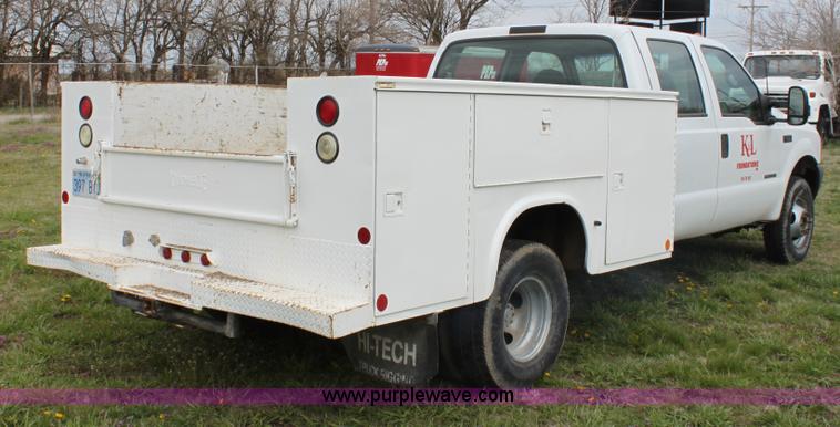 image for item C1057 2001 Ford F350 XL Super Duty Crew Cab pickup truck