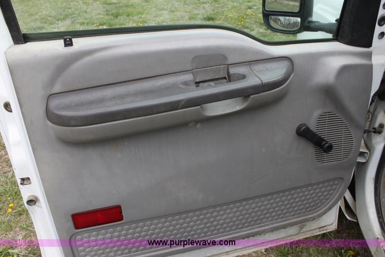 image for item C1057 2001 Ford F350 XL Super Duty Crew Cab pickup truck