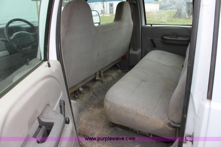 image for item C1057 2001 Ford F350 XL Super Duty Crew Cab pickup truck