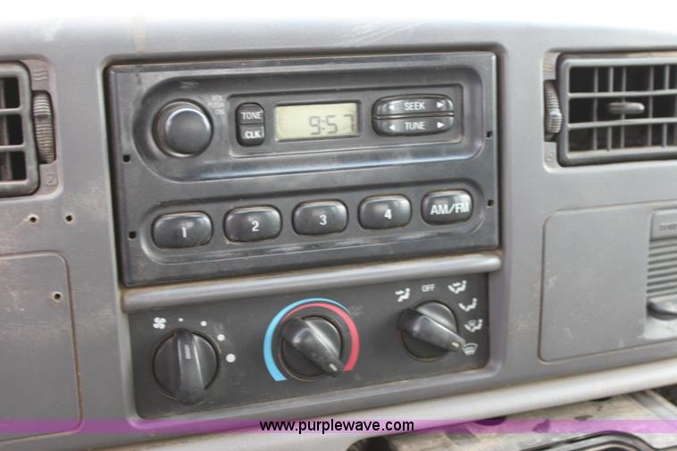 image for item C1057 2001 Ford F350 XL Super Duty Crew Cab pickup truck