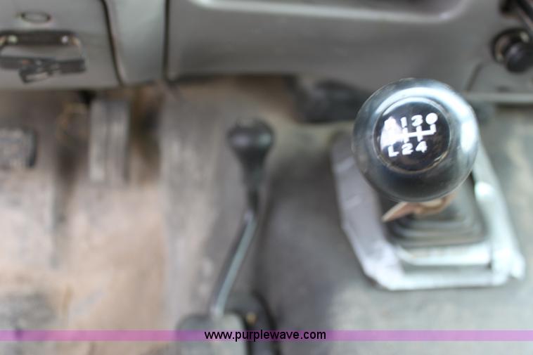 image for item C1057 2001 Ford F350 XL Super Duty Crew Cab pickup truck