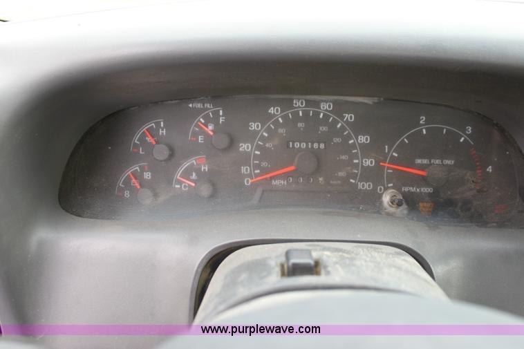 image for item C1057 2001 Ford F350 XL Super Duty Crew Cab pickup truck