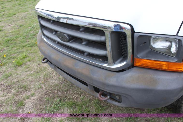 image for item C1057 2001 Ford F350 XL Super Duty Crew Cab pickup truck