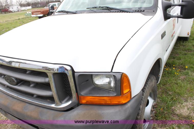 image for item C1057 2001 Ford F350 XL Super Duty Crew Cab pickup truck