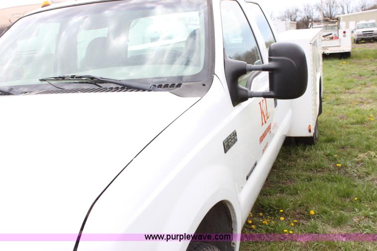 image for item C1057 2001 Ford F350 XL Super Duty Crew Cab pickup truck