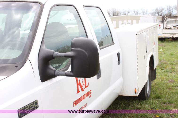 image for item C1057 2001 Ford F350 XL Super Duty Crew Cab pickup truck