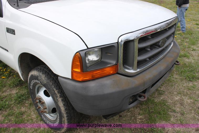 image for item C1057 2001 Ford F350 XL Super Duty Crew Cab pickup truck
