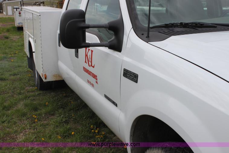 image for item C1057 2001 Ford F350 XL Super Duty Crew Cab pickup truck