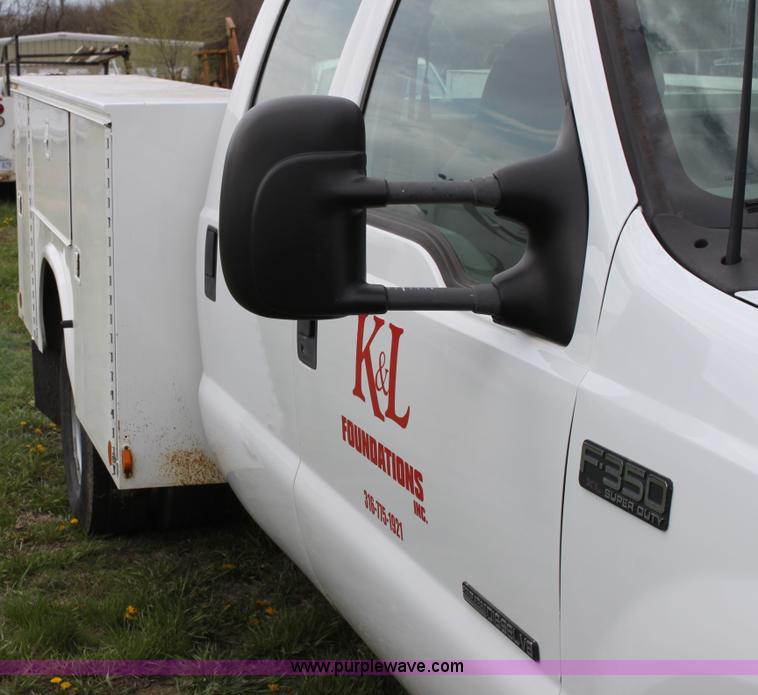 image for item C1057 2001 Ford F350 XL Super Duty Crew Cab pickup truck