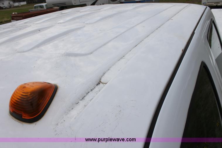 image for item C1057 2001 Ford F350 XL Super Duty Crew Cab pickup truck