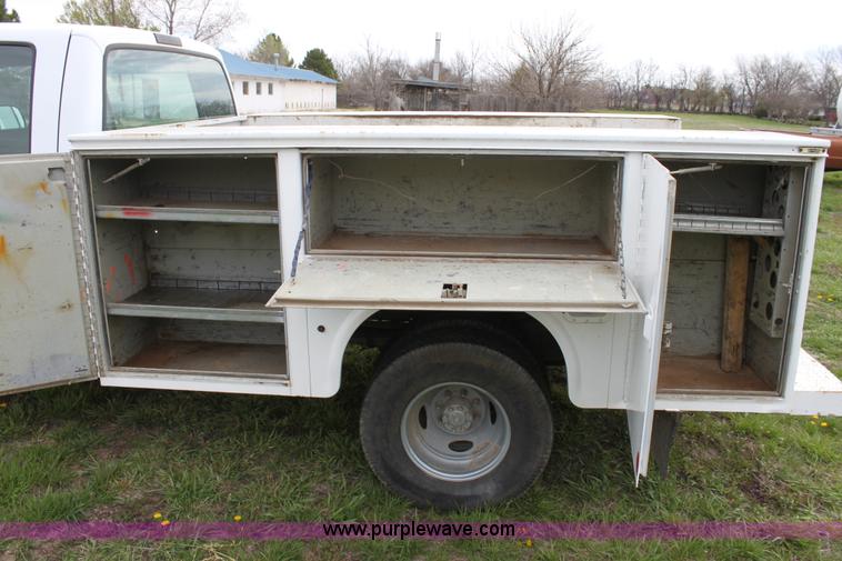 image for item C1057 2001 Ford F350 XL Super Duty Crew Cab pickup truck