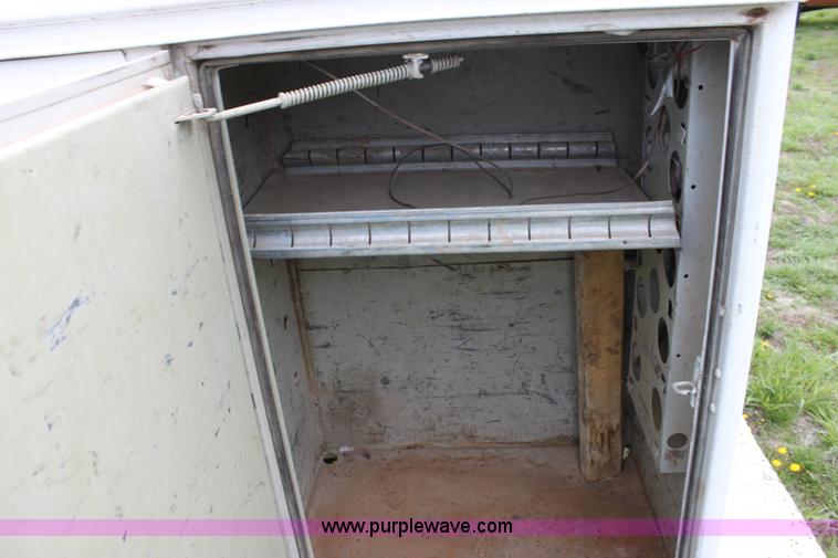 image for item C1057 2001 Ford F350 XL Super Duty Crew Cab pickup truck