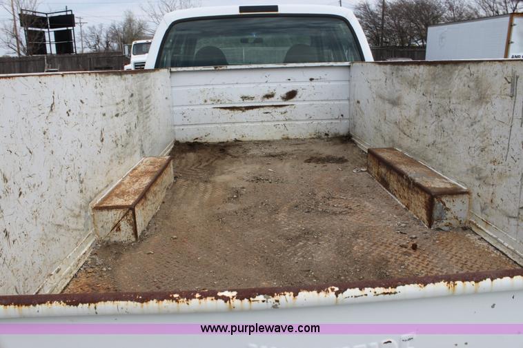 image for item C1057 2001 Ford F350 XL Super Duty Crew Cab pickup truck