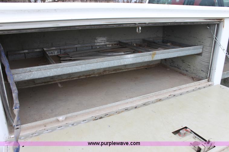 image for item C1057 2001 Ford F350 XL Super Duty Crew Cab pickup truck