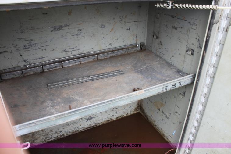 image for item C1057 2001 Ford F350 XL Super Duty Crew Cab pickup truck