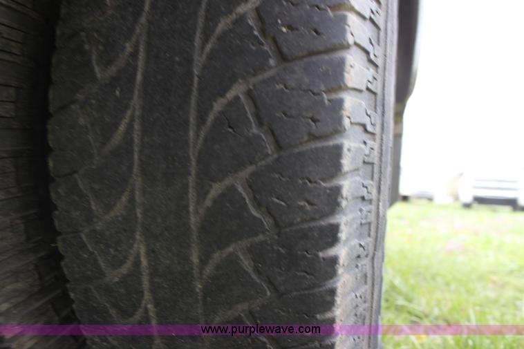 image for item C1057 2001 Ford F350 XL Super Duty Crew Cab pickup truck