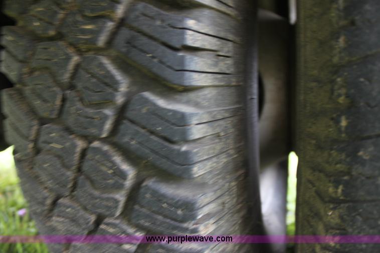 image for item C1057 2001 Ford F350 XL Super Duty Crew Cab pickup truck