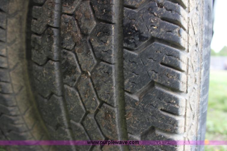 image for item C1057 2001 Ford F350 XL Super Duty Crew Cab pickup truck