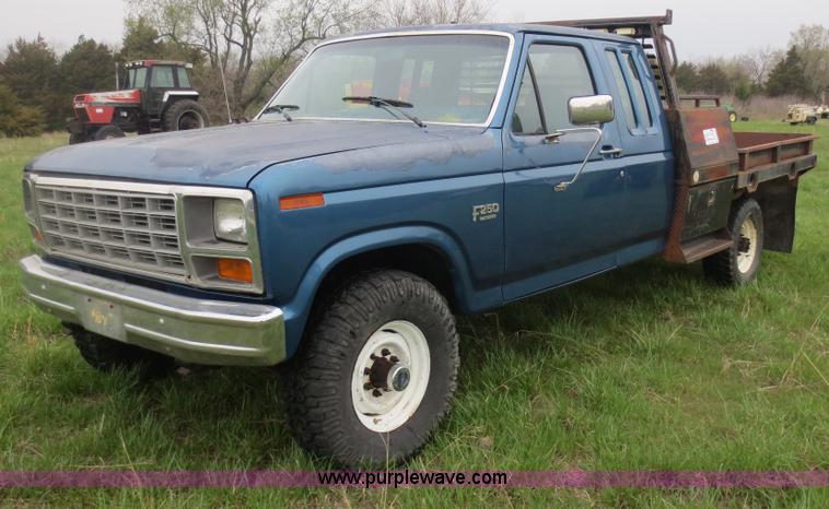image for item D5824 1984 Ford F250 SuperCab pickup truck
