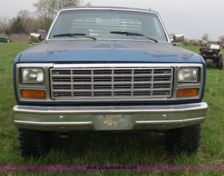 image for item D5824 1984 Ford F250 SuperCab pickup truck