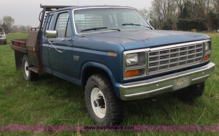 image for item D5824 1984 Ford F250 SuperCab pickup truck
