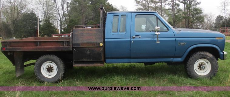 image for item D5824 1984 Ford F250 SuperCab pickup truck