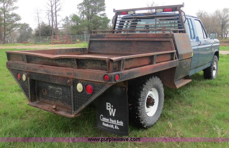 image for item D5824 1984 Ford F250 SuperCab pickup truck