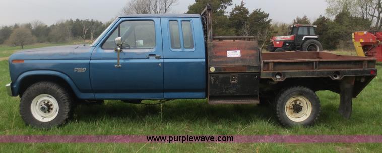 image for item D5824 1984 Ford F250 SuperCab pickup truck