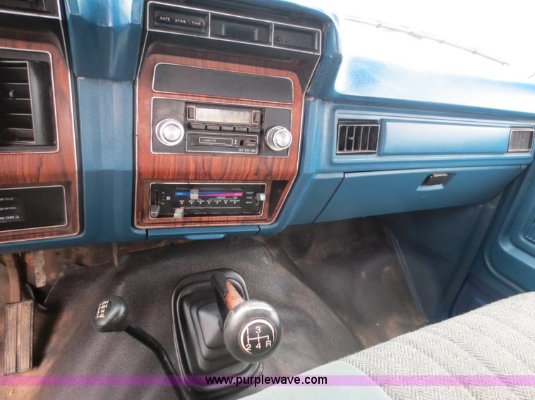 image for item D5824 1984 Ford F250 SuperCab pickup truck
