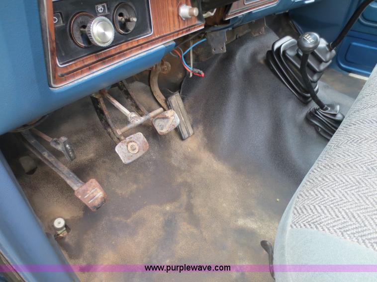 image for item D5824 1984 Ford F250 SuperCab pickup truck