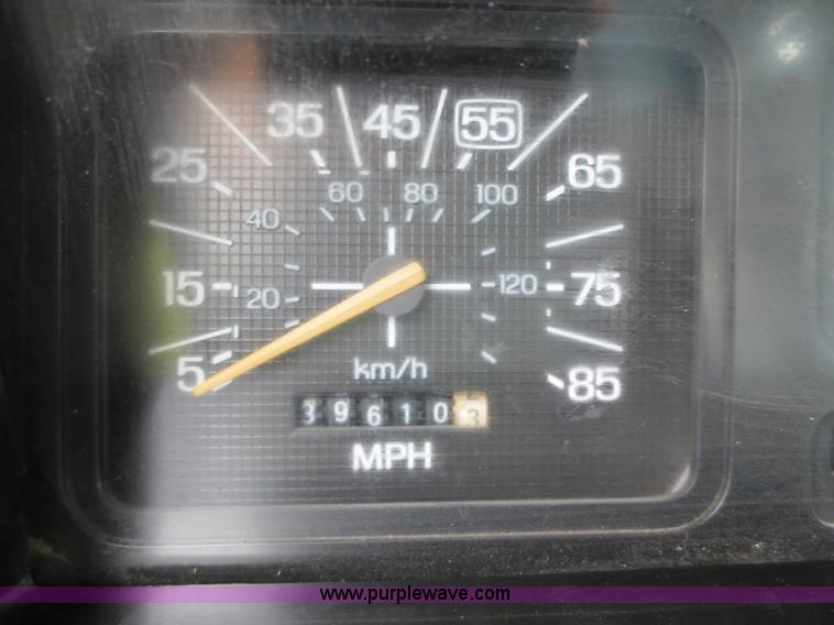 image for item D5824 1984 Ford F250 SuperCab pickup truck