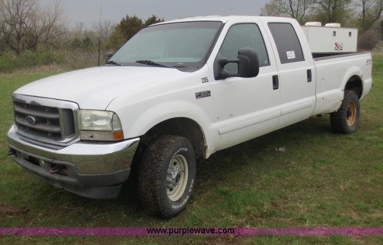 image for item D5827 2002 Ford F350 Super Duty Crew Cab pickup truck