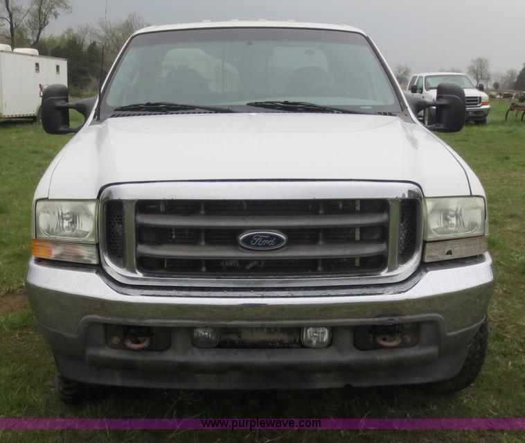image for item D5827 2002 Ford F350 Super Duty Crew Cab pickup truck
