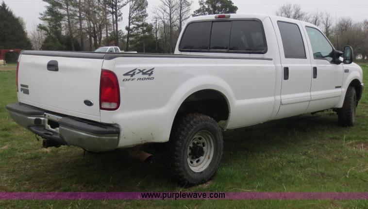 image for item D5827 2002 Ford F350 Super Duty Crew Cab pickup truck