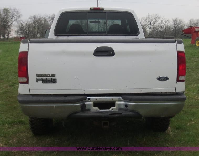 image for item D5827 2002 Ford F350 Super Duty Crew Cab pickup truck