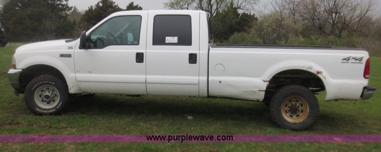 image for item D5827 2002 Ford F350 Super Duty Crew Cab pickup truck