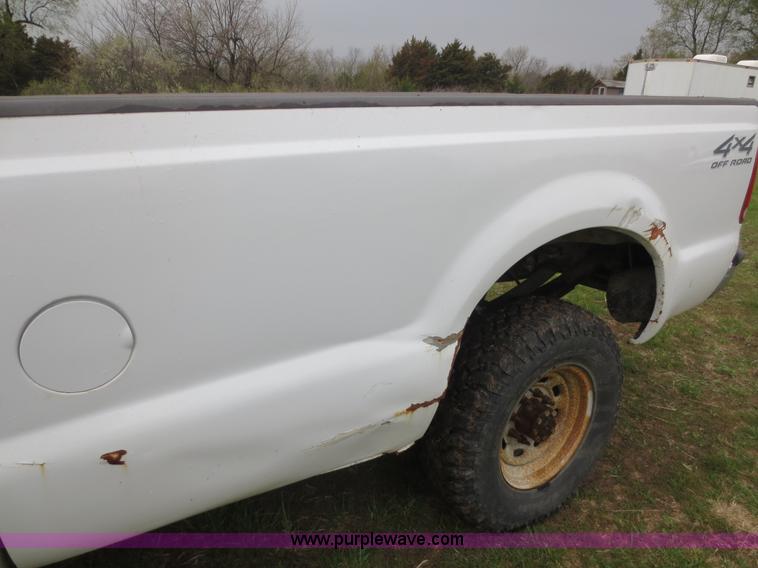 image for item D5827 2002 Ford F350 Super Duty Crew Cab pickup truck