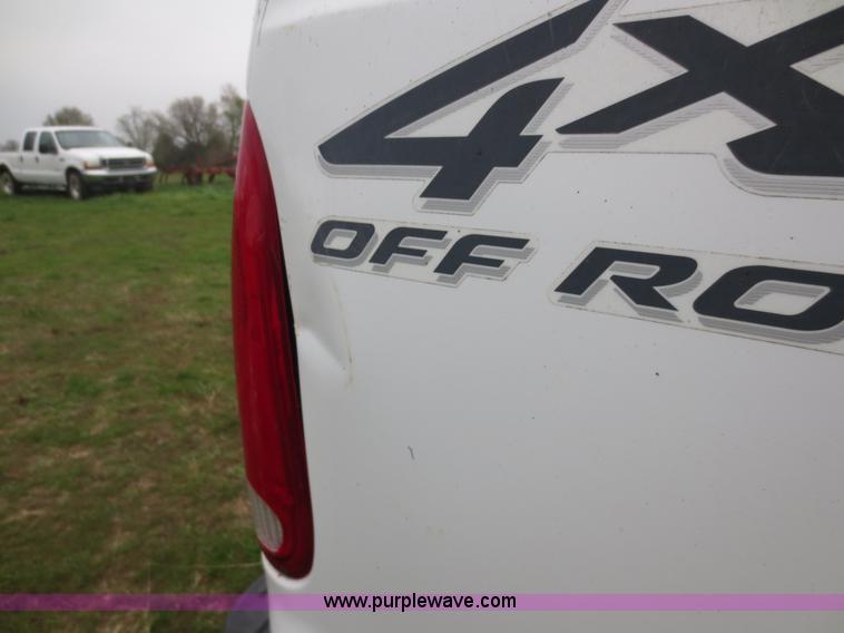image for item D5827 2002 Ford F350 Super Duty Crew Cab pickup truck